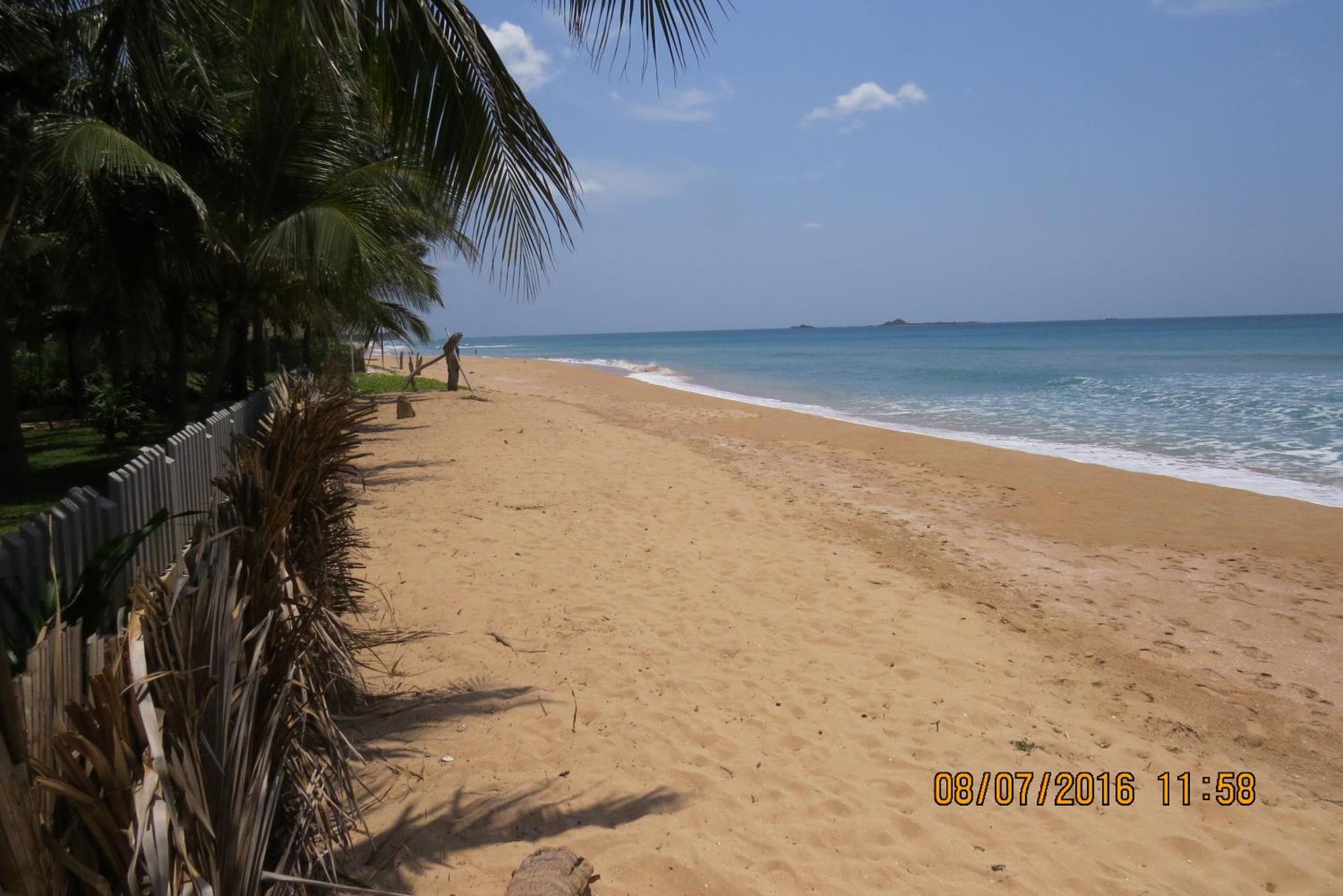 Beach Bliss Trincomalee Buitenkant foto