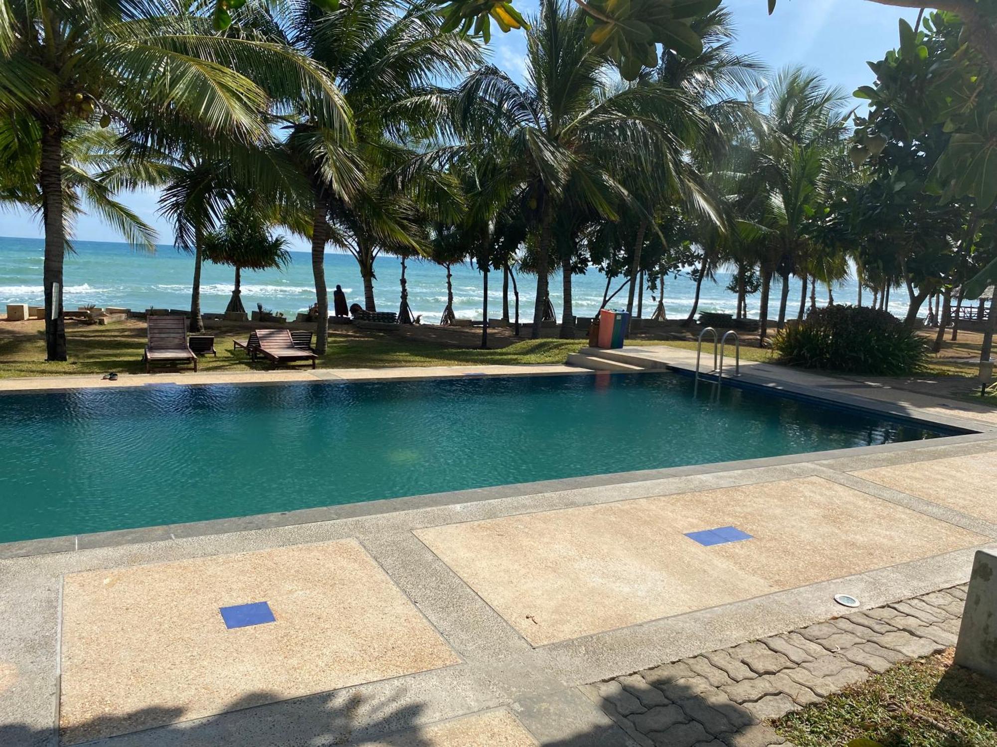 Beach Bliss Trincomalee Buitenkant foto